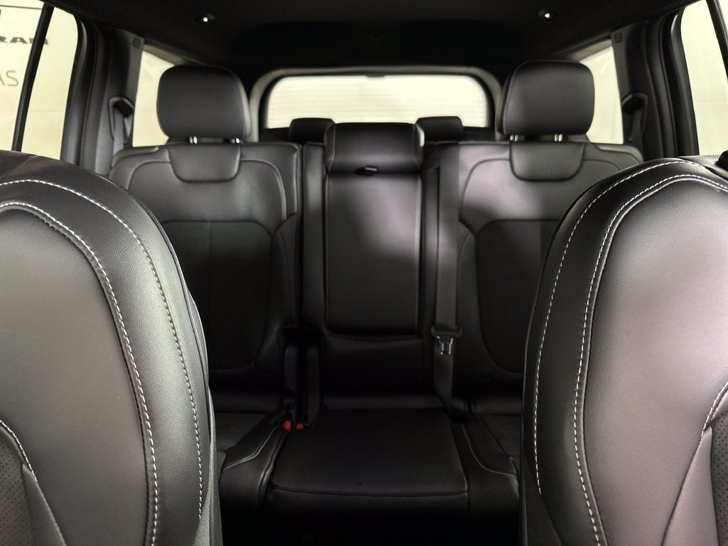 2027 Jeep Grand Cherokee GRAND CHEROKEE L LAREDO ALTITUDE 4X2