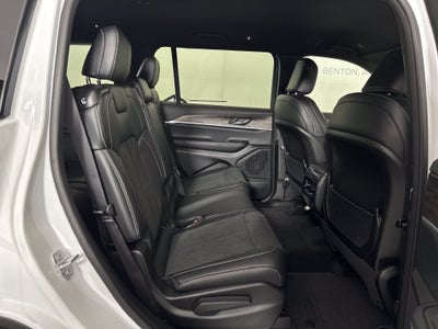 2027 Jeep Grand Cherokee GRAND CHEROKEE L LAREDO ALTITUDE 4X2