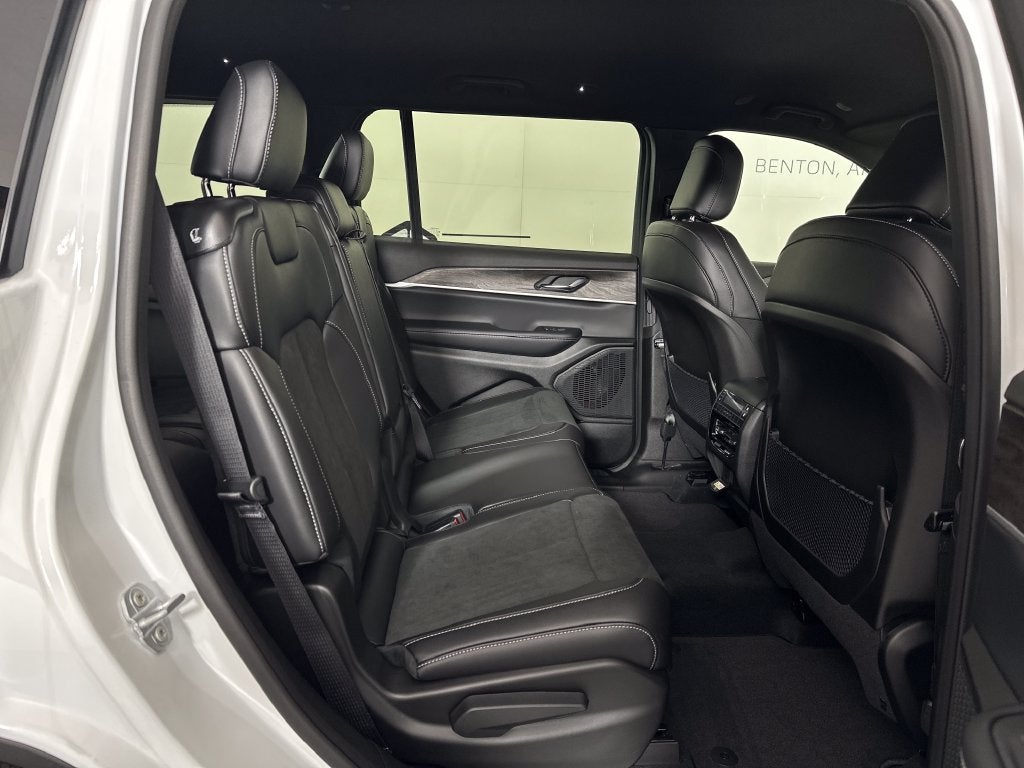 2027 Jeep Grand Cherokee GRAND CHEROKEE L LAREDO ALTITUDE 4X2