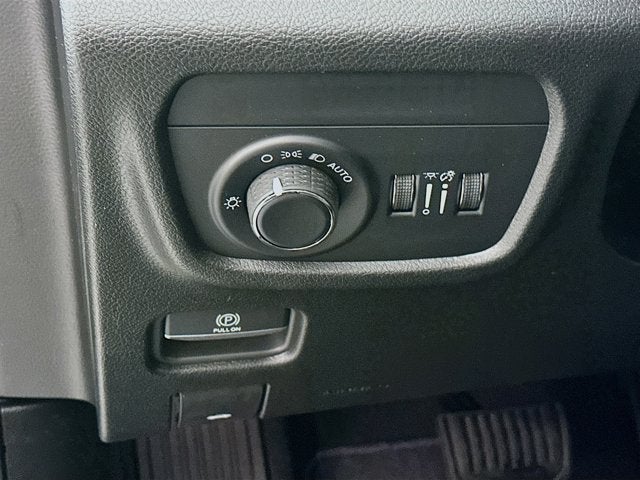 2025 Jeep Grand Cherokee GRAND CHEROKEE L LAREDO 4X4