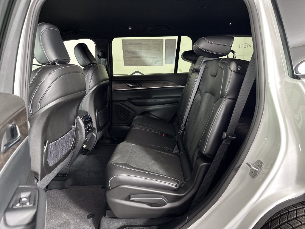 2027 Jeep Grand Cherokee L Laredo Altitude