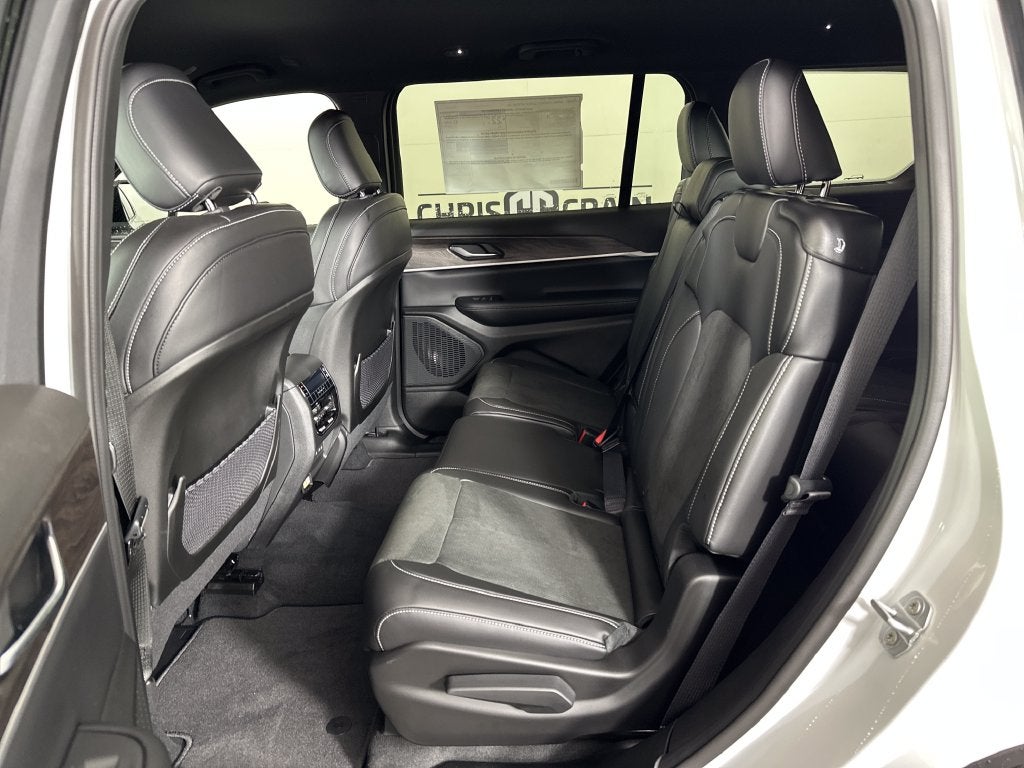 2027 Jeep Grand Cherokee GRAND CHEROKEE L LAREDO ALTITUDE 4X4