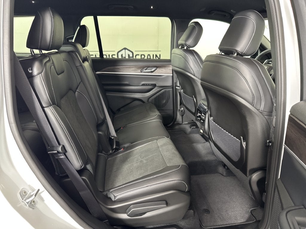 2027 Jeep Grand Cherokee GRAND CHEROKEE L LAREDO ALTITUDE 4X4