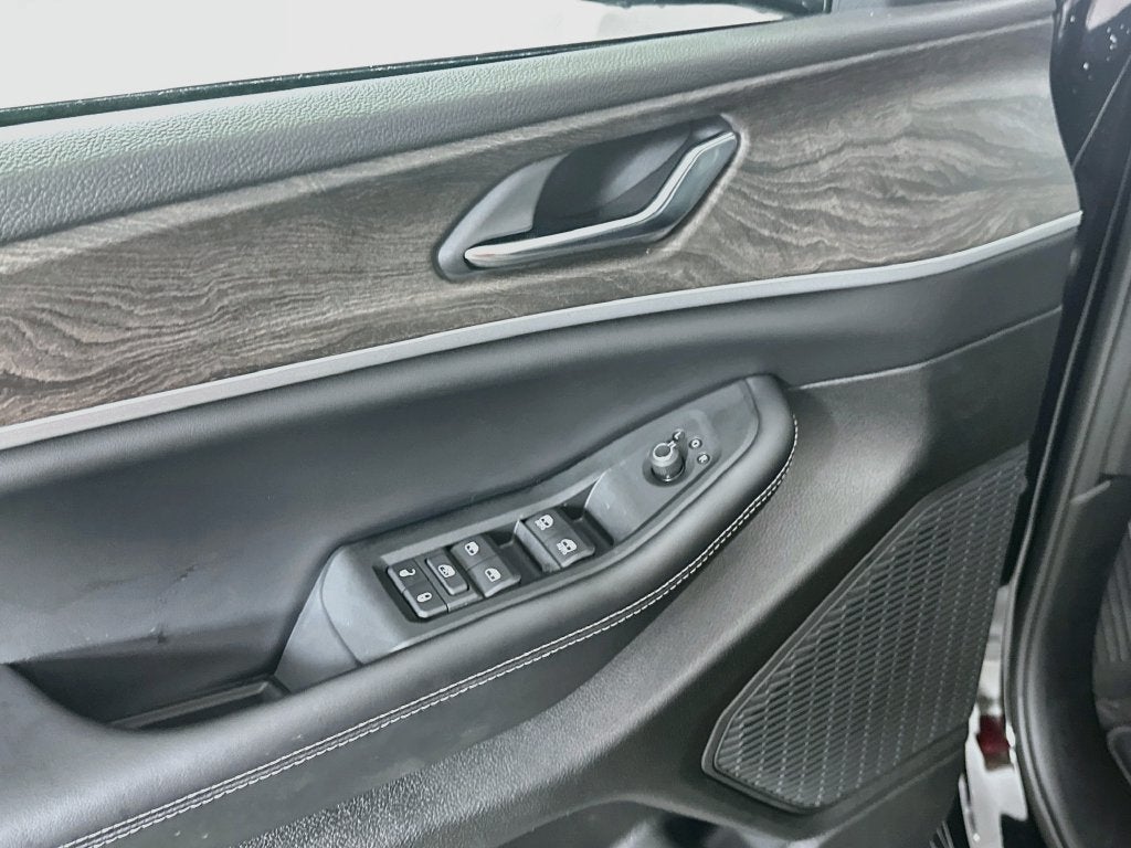 2027 Jeep Grand Cherokee GRAND CHEROKEE L LAREDO ALTITUDE 4X4