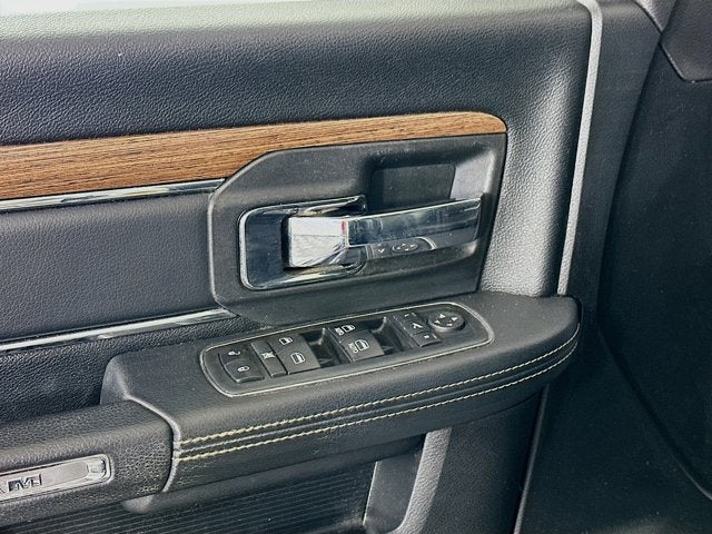 2017 RAM 1500 Laramie Crew Cab 4x4 5'7' Box