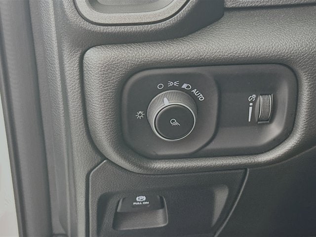 2026 RAM Ram 1500 RAM 1500 TRADESMAN CREW CAB 4X2 5'7' BOX