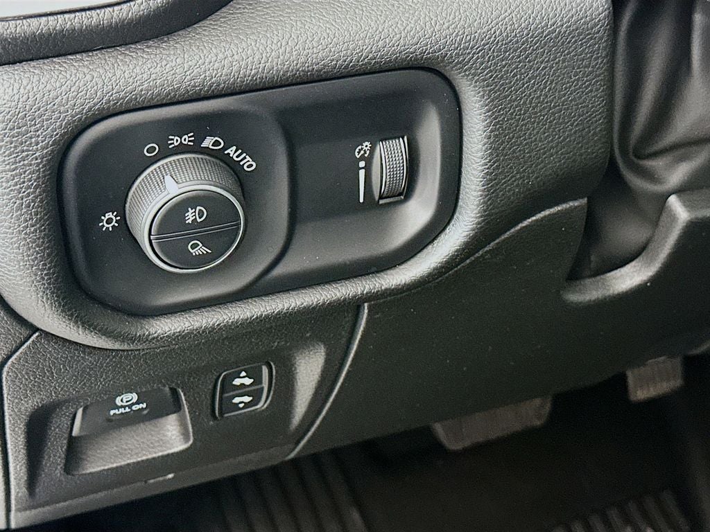 2022 RAM 1500 Big Horn Crew Cab 4x4 5'7' Box