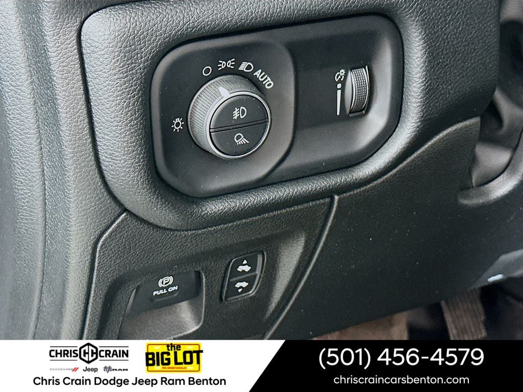 2022 RAM 1500 Big Horn Crew Cab 4x4 5'7' Box