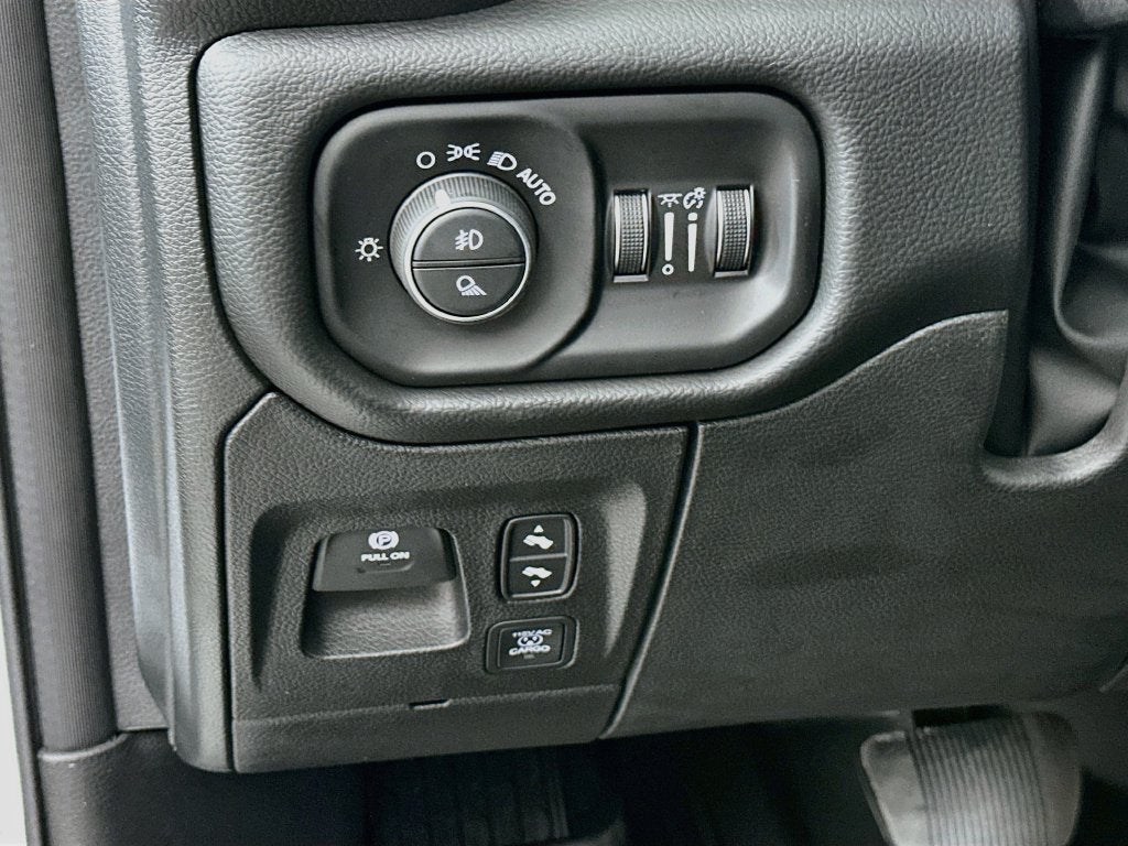 2027 RAM Ram 1500 RAM 1500 BIG HORN CREW CAB 4X4 5'7' BOX