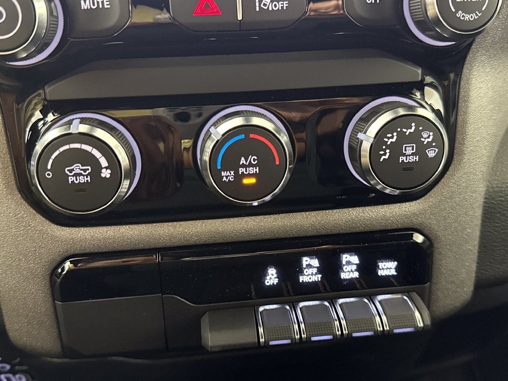 2027 RAM Ram 1500 RAM 1500 EXPRESS CREW CAB 4X4 5'7' BOX