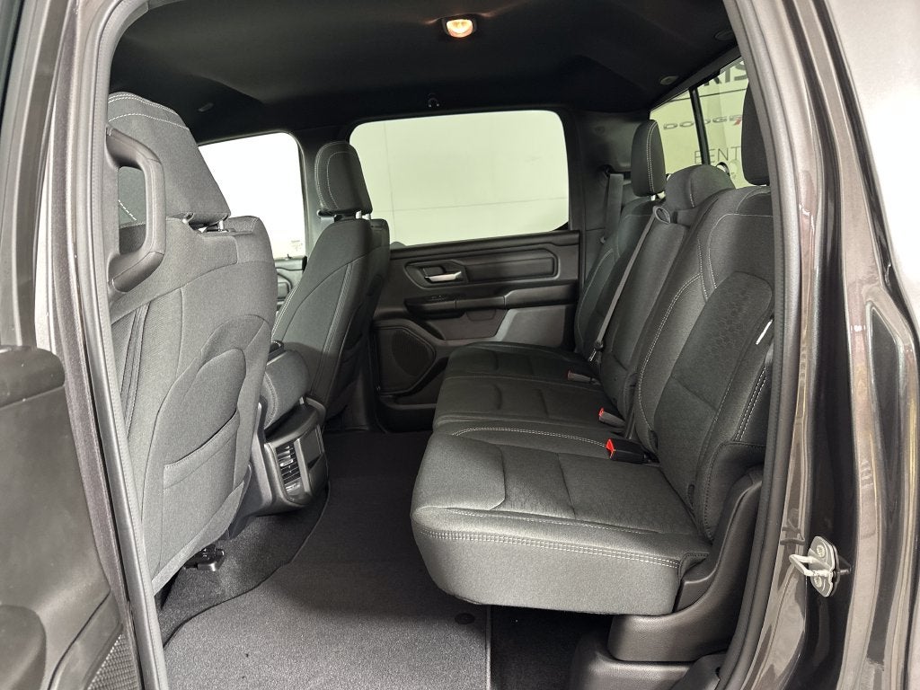 2027 RAM Ram 1500 RAM 1500 EXPRESS CREW CAB 4X4 5'7' BOX
