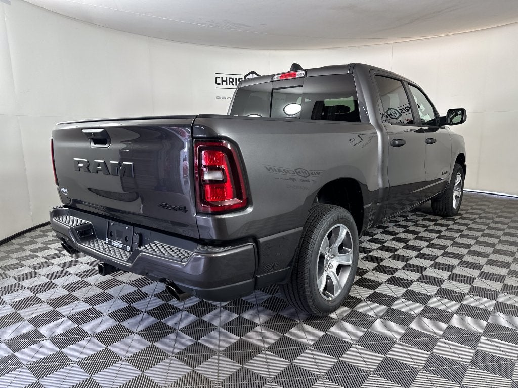 2027 RAM Ram 1500 RAM 1500 EXPRESS CREW CAB 4X4 5'7' BOX
