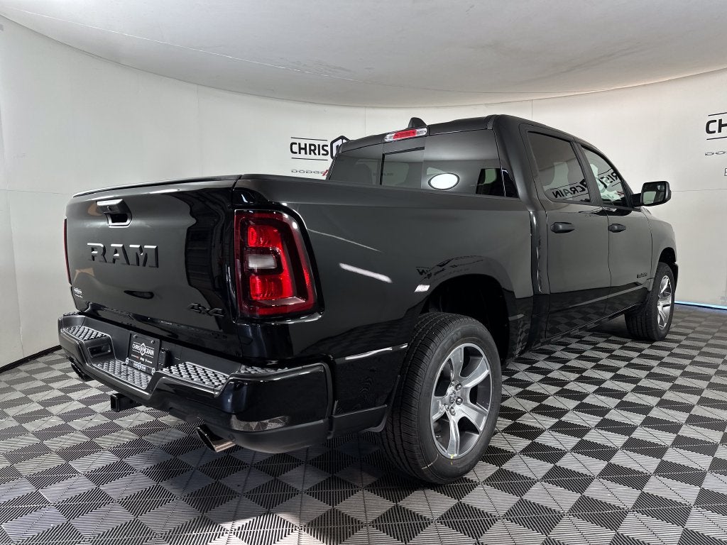 2027 RAM Ram 1500 RAM 1500 EXPRESS CREW CAB 4X4 5'7' BOX