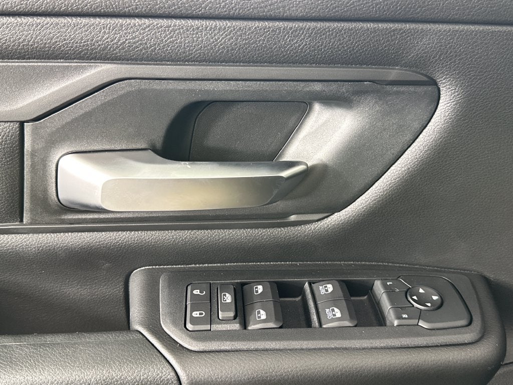 2027 RAM Ram 1500 RAM 1500 EXPRESS CREW CAB 4X4 5'7' BOX