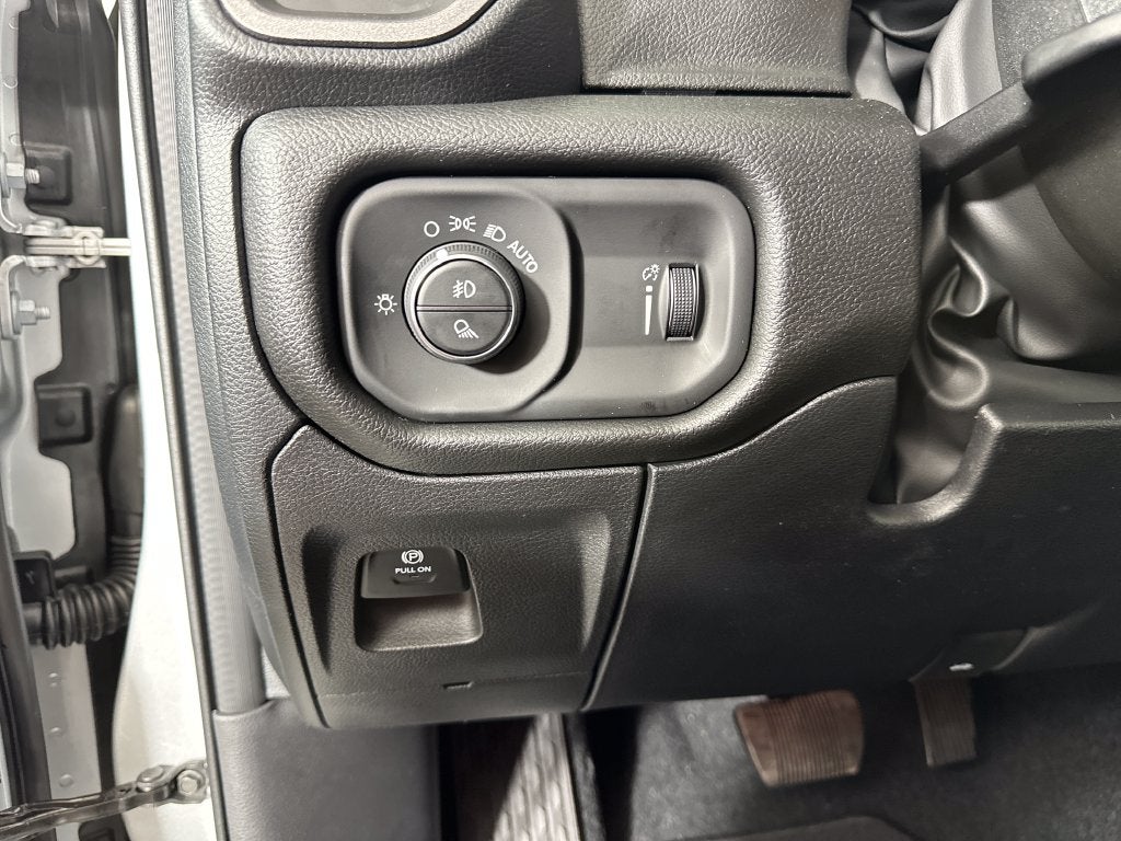 2027 RAM Ram 1500 RAM 1500 EXPRESS CREW CAB 4X4 5'7' BOX