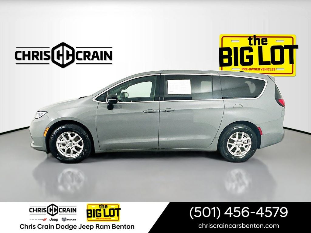 2025 Chrysler Pacifica Select