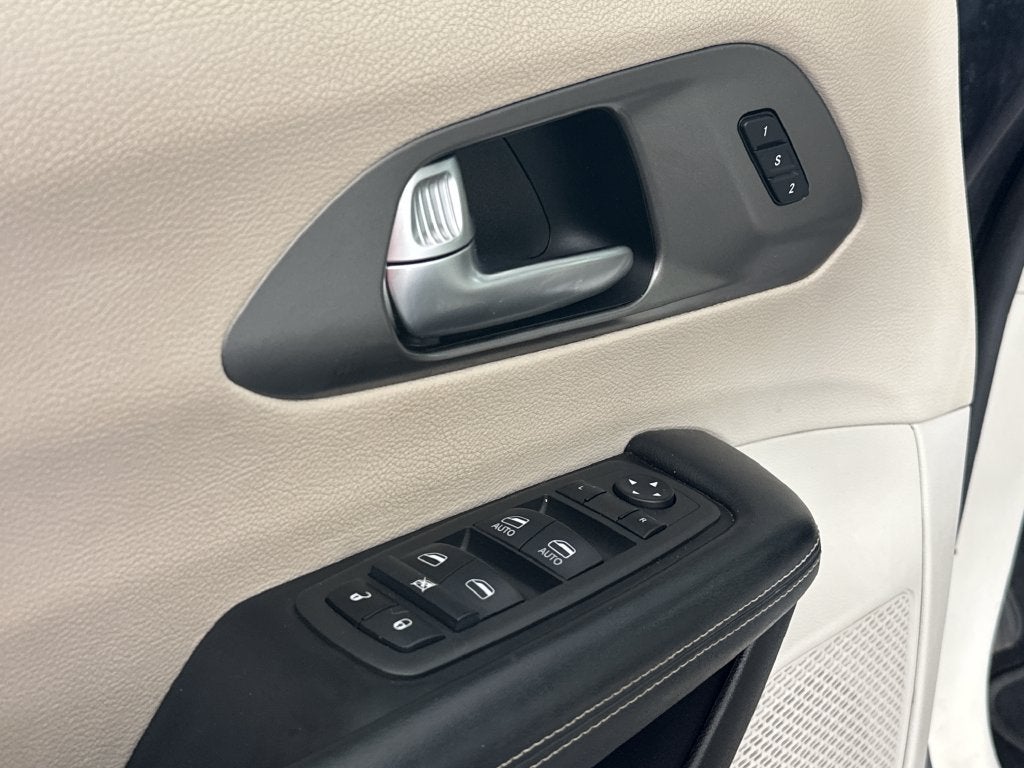2021 Chrysler Pacifica Touring L