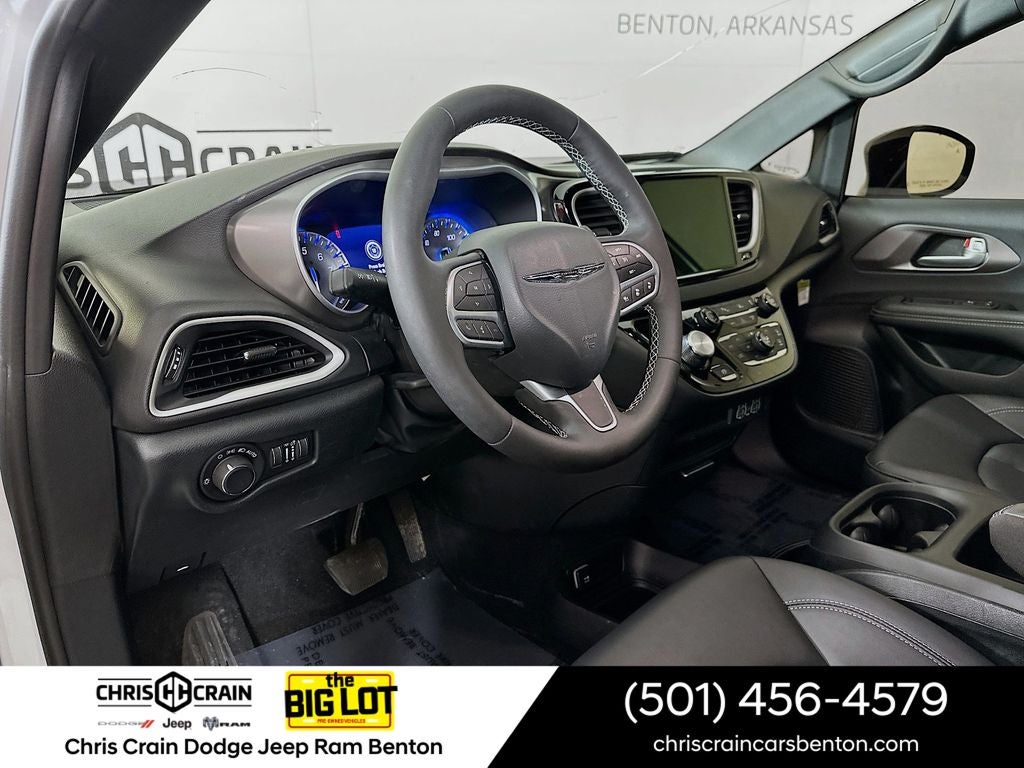 2025 Chrysler Voyager LX