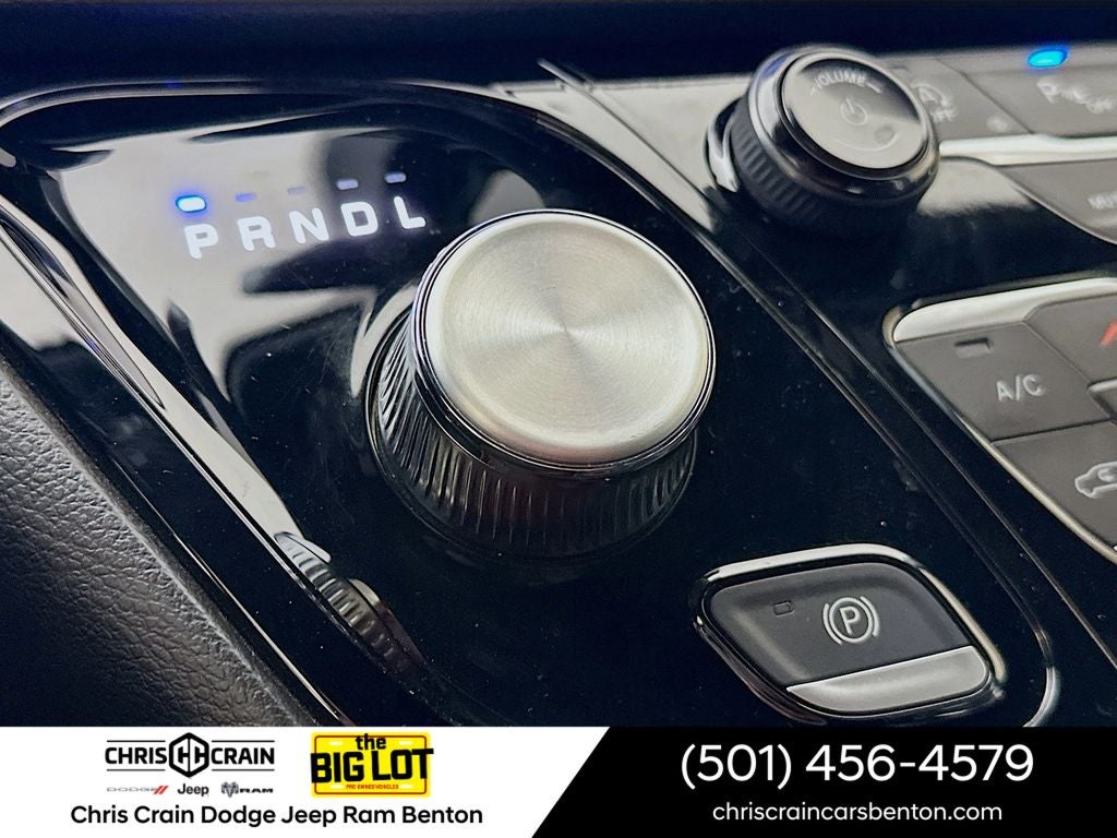 2025 Chrysler Voyager LX