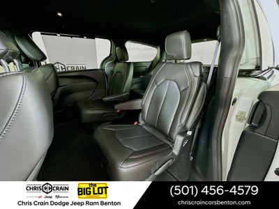 2025 Chrysler Voyager LX