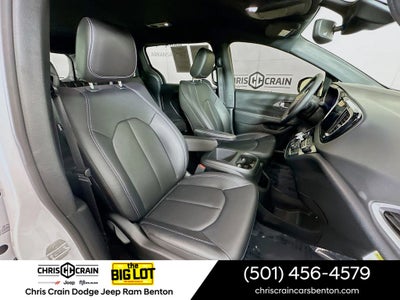 2025 Chrysler Voyager LX