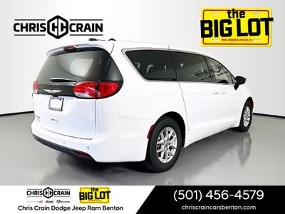 2025 Chrysler Voyager LX