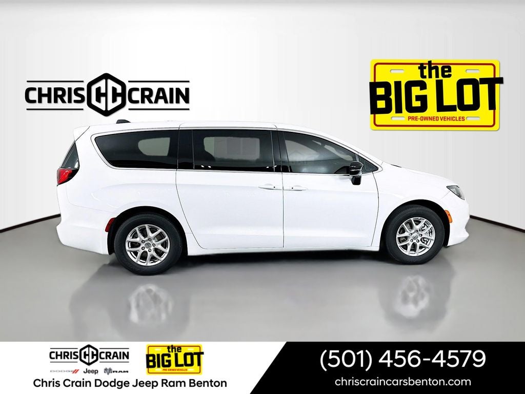 2025 Chrysler Voyager LX