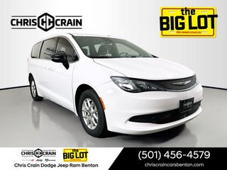 2025 Chrysler Voyager LX