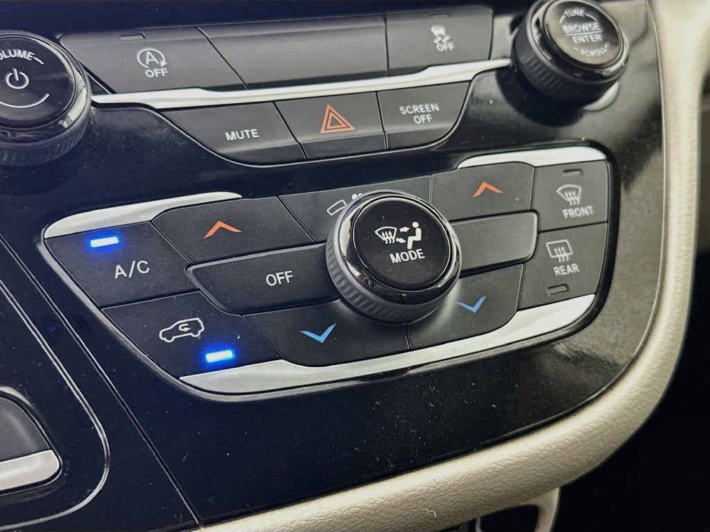 2024 Chrysler Voyager LX