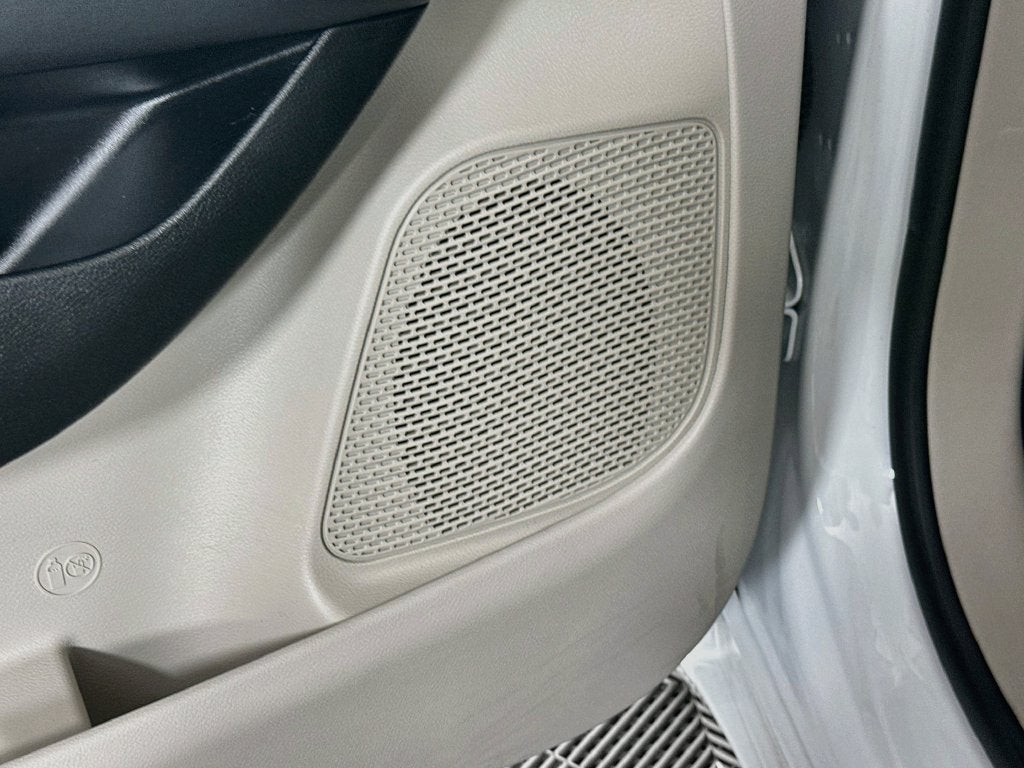 2024 Chrysler Voyager LX