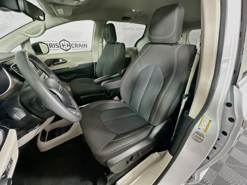 2024 Chrysler Voyager LX