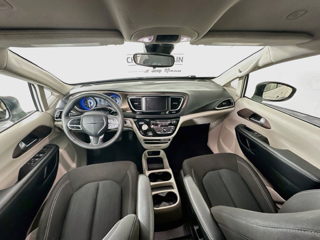 2024 Chrysler Voyager LX