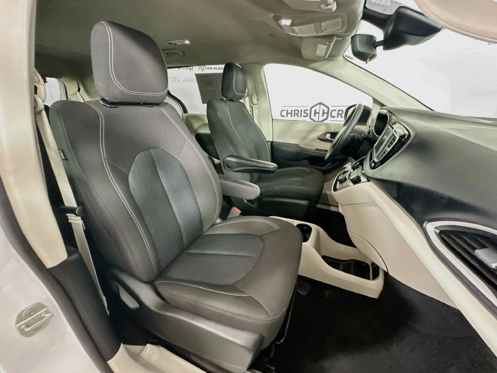 2024 Chrysler Voyager LX