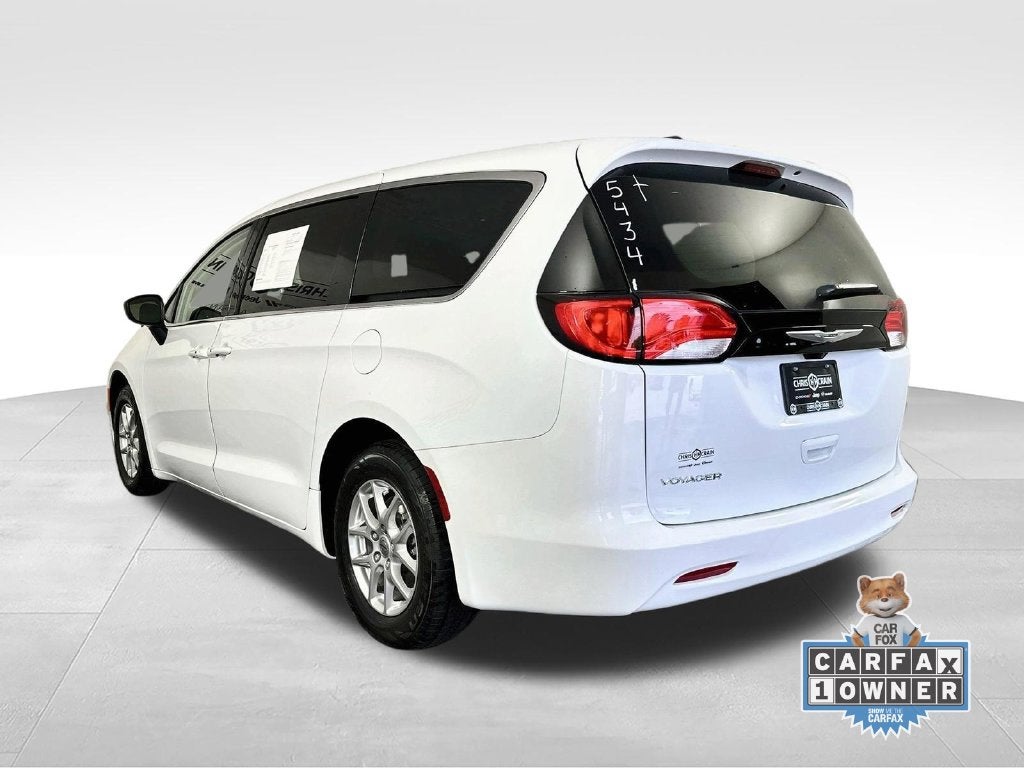 2024 Chrysler Voyager LX