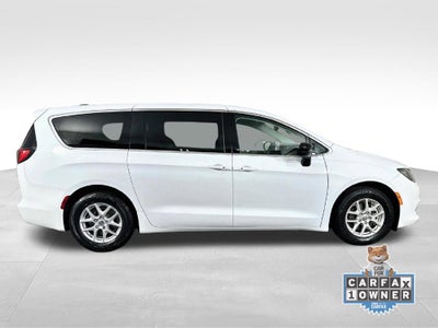 2024 Chrysler Voyager LX