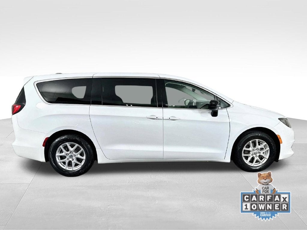 2024 Chrysler Voyager LX