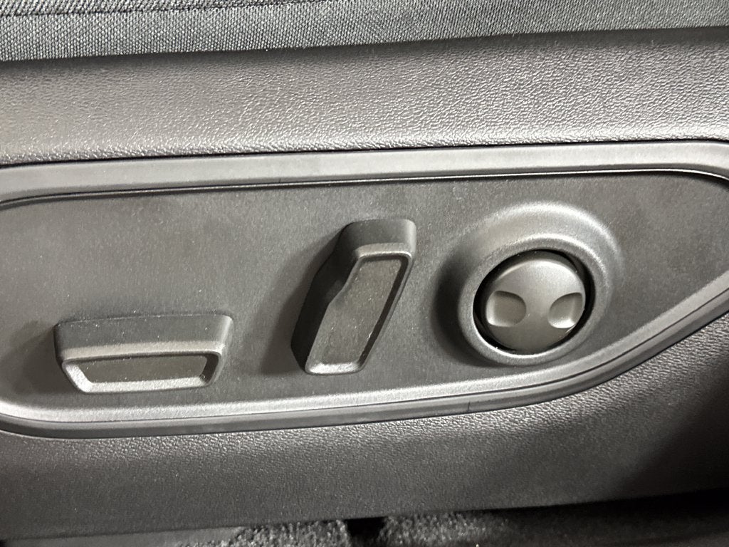 2027 Jeep Cherokee CHEROKEE LAREDO 4X4