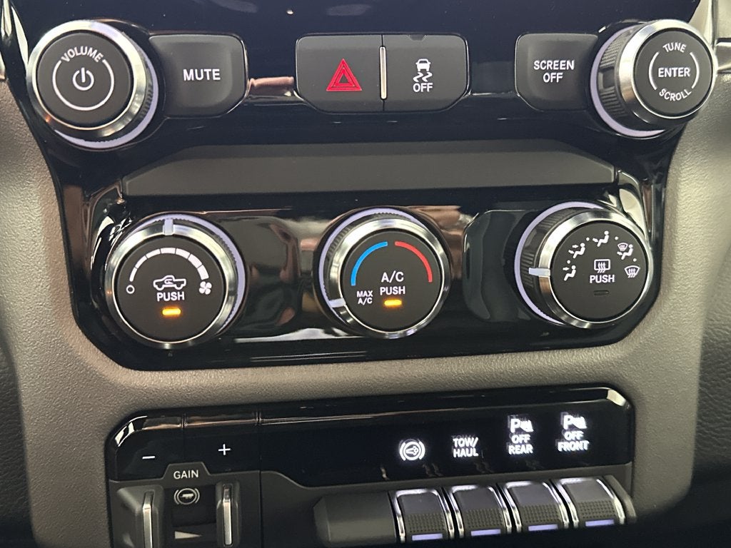 2027 RAM Ram 3500 RAM 3500 BIG HORN CREW CAB 4X4 8' BOX