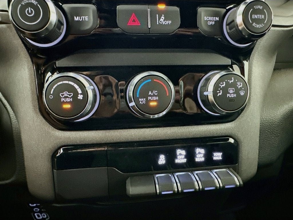 2027 RAM Ram 1500 RAM 1500 EXPRESS CREW CAB 4X4 5'7' BOX