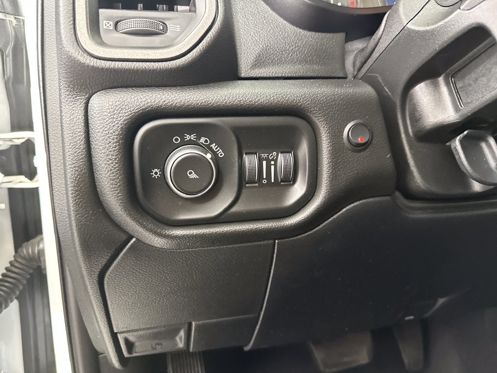 2020 RAM 2500 Tradesman Crew Cab 4x4 6'4' Box