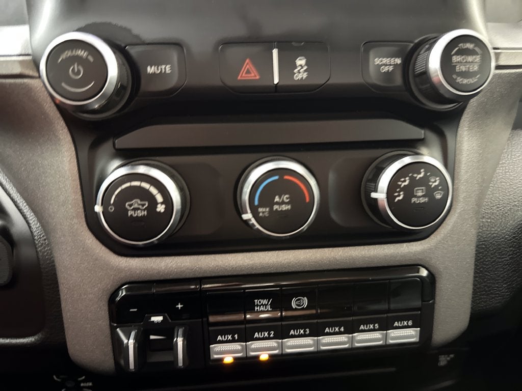 2020 RAM 2500 Tradesman Crew Cab 4x4 6'4' Box
