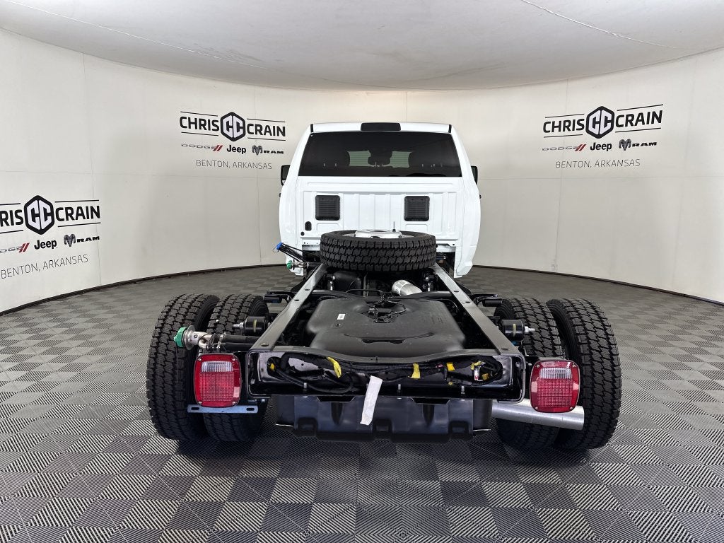 2027 RAM Ram 5500 Chassis Cab RAM 5500 TRADESMAN CHASSIS CREW CAB 4X4 84' CA