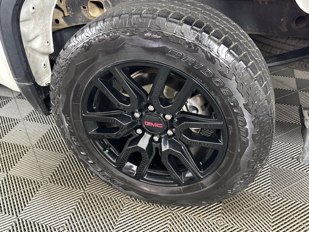 2024 GMC Sierra 1500 4WD Crew Cab Short Box Elevation with 3SB