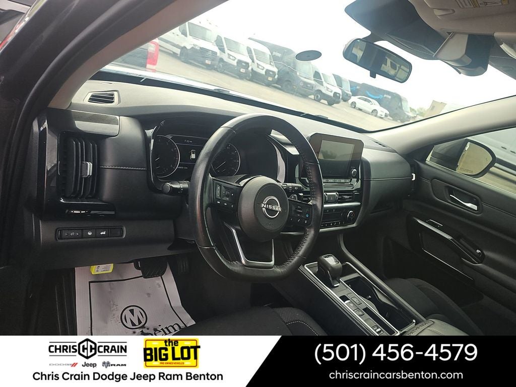 2022 Nissan Pathfinder SV