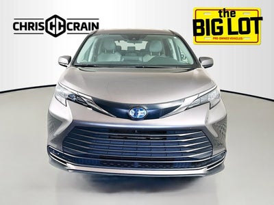 2024 Toyota Sienna LE