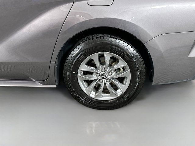 2024 Toyota Sienna LE