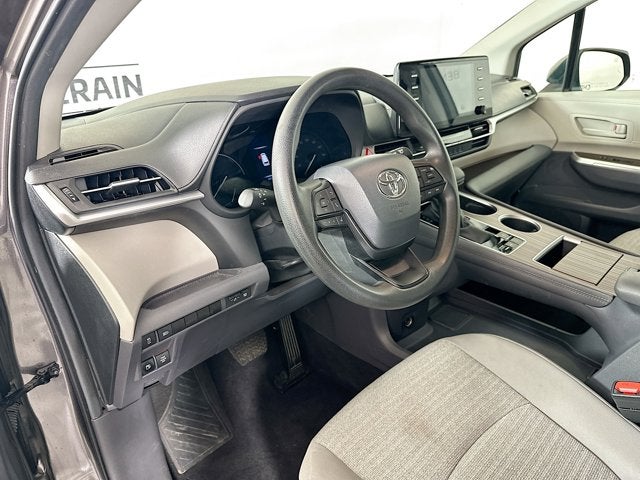 2024 Toyota Sienna LE