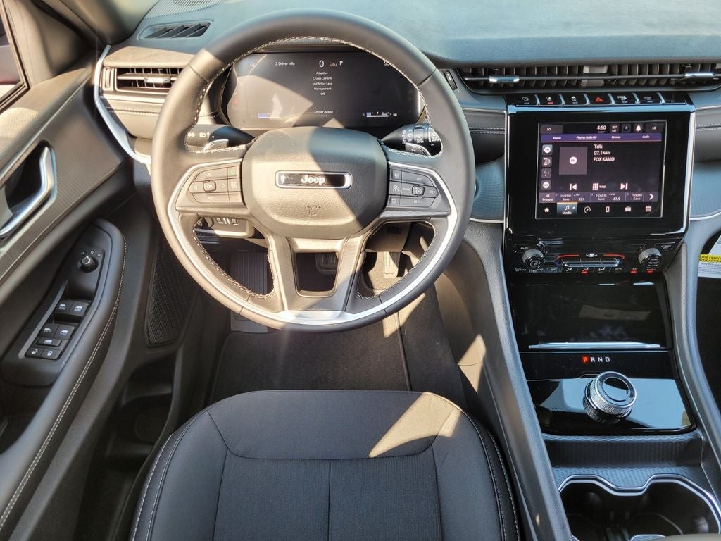 2025 Jeep Grand Cherokee GRAND CHEROKEE LAREDO 4X2