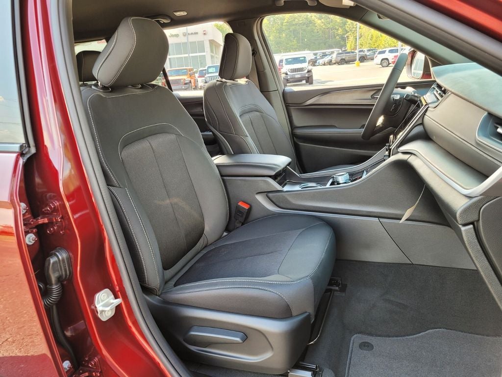 2025 Jeep Grand Cherokee GRAND CHEROKEE LAREDO 4X2