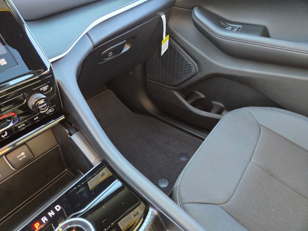 2025 Jeep Grand Cherokee GRAND CHEROKEE LAREDO X 4X2